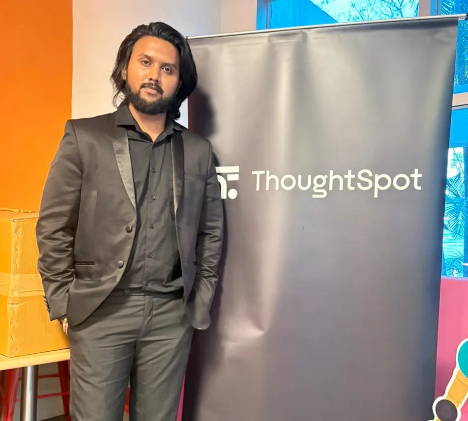Corporate Magician in Bangalore Does Differently at Each Venue